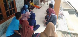 Kelompok KKN Desa Besuki Blusukan ke Rumah Warga