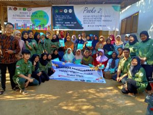 Wujudkan Indonesia Mandiri, KKN Revolusi Mental Berikan Pelatihan Pembuatan Keripik