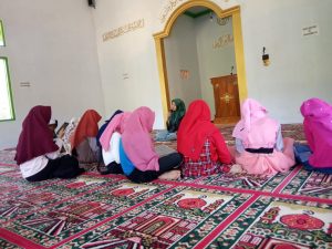 Mahasiswa KKN Adakan Pembinaan Tilawah di Masjid Baitul Mukminin Salamwates