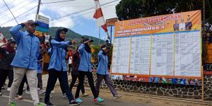 Mahasiswa KKN IAIN Tulungagung Ikuti Lomba Gerak Jalan di Kecamatan Pule