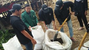Beri Wawasan Pengelolaan Limbah Ternak di Penjor Pagerwojo