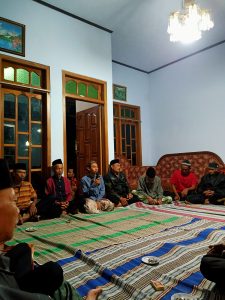 Uluk Salam Dengan Bapak-Bapak Kelompok Tani Dusun Sumbermangku