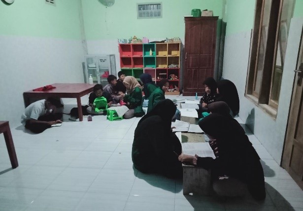 Meningkatkan SDM Unggul dengan Bimbingan Belajar Mingguan Bersama KKN Pakisrejo 1
