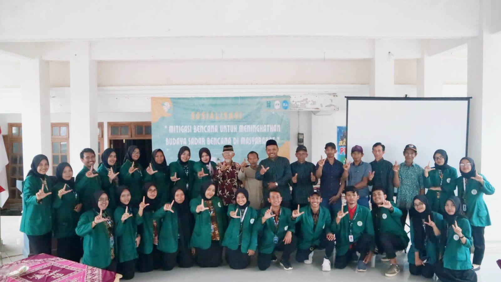 Kolaborasi Mahasiswa KKN UIN Sayyid Ali Rahmatullah Tulungagung bersama Warga Desa Nyawangan Mengadakan Sosialisasi Mitigasi Bencana Alam