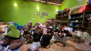KUNJUNGAN UMKM TERASI H. FATAH OLEH DIVISI KEWIRAUSAHAAN KKN KOMUNITAS DI TUBAN