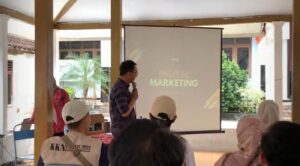 KKN UIN SATU Tulungagung Agendakan Seminar Pemasaran Digital di Ngentrong Karangan Trenggalek