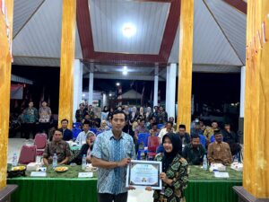 Sosialisasi Penggunaan Fogging untuk Memberantas Nyamuk Demam Berdarah oleh KKN Desa Macanbang