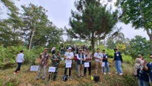 Mahasiswa KKN UIN SATU Tulungagung Se-Kecamatan Sendang Tanam 1000 Pohon