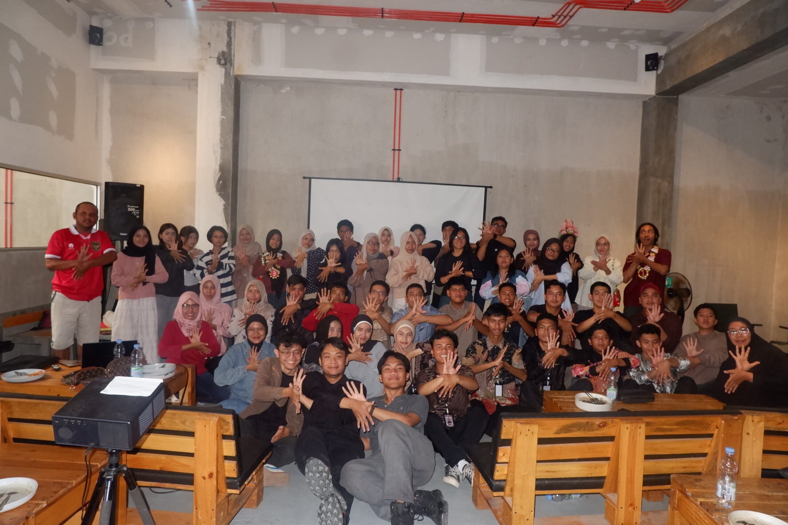 Perkuat Kompetensi Bahasa Isyarat, Relawan Difabel UIN SATU Tulungagung Bergabung dalam Komunitas Tuli Tulungagung
